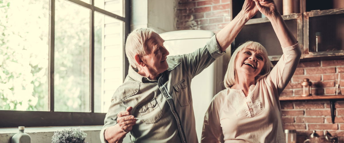 Rentner-Ehepaar tanzt