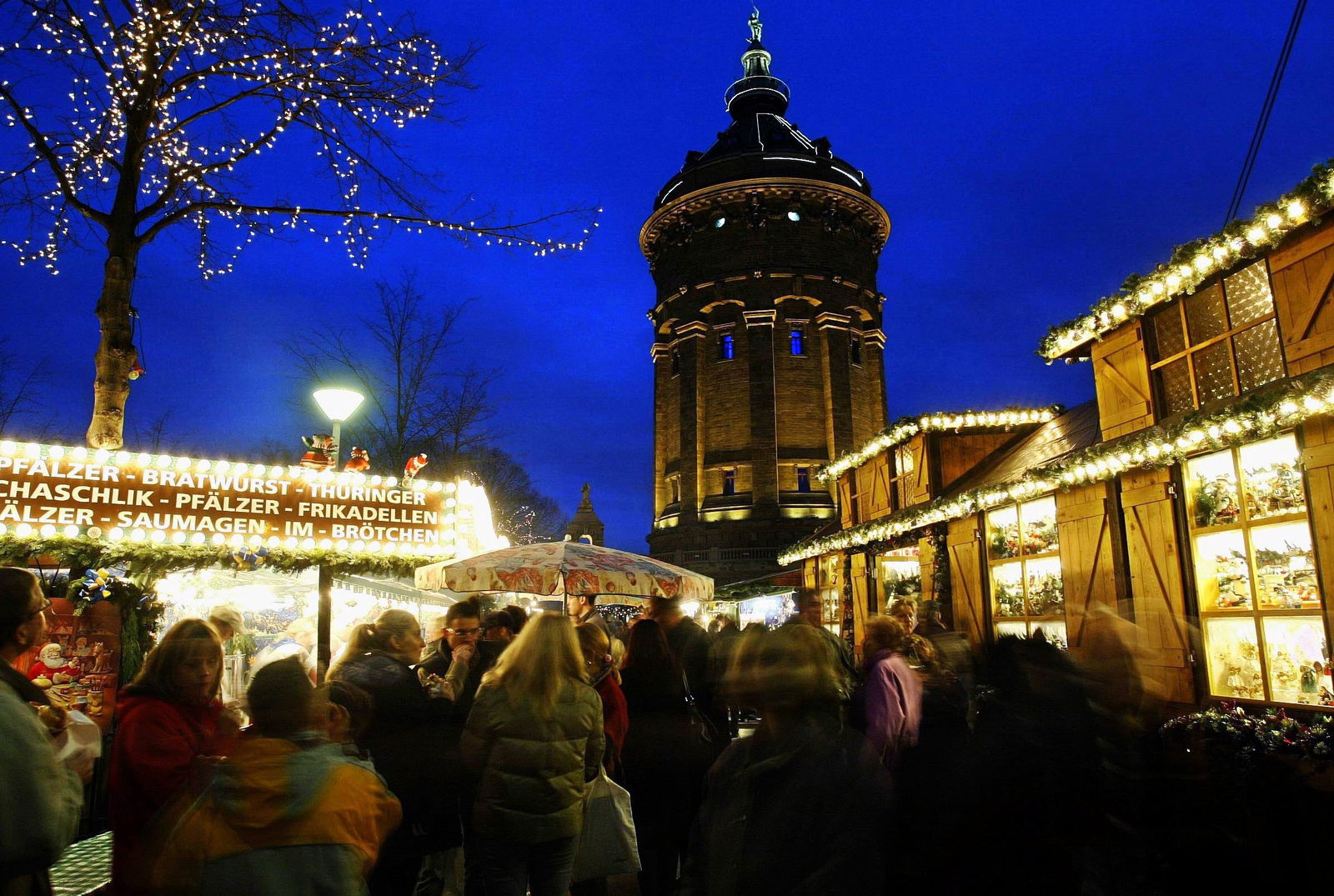 Weihnachtsmarkt Mannheim Wasserturm