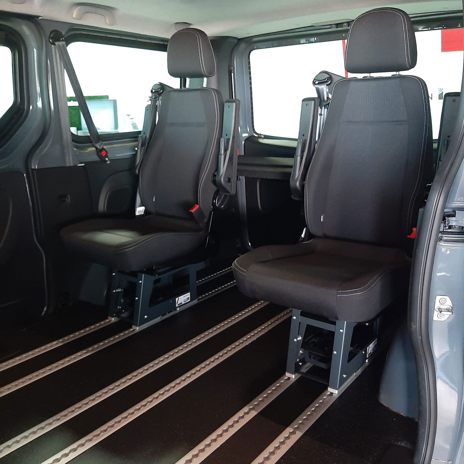 behindertengerechtes Auto mit Sitzen