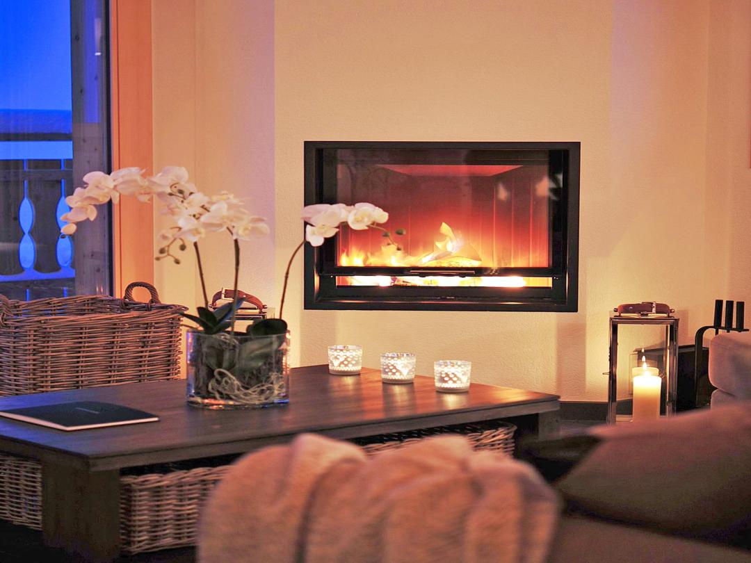 Wohnzimmer mit Kamin