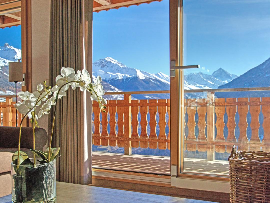 Ausblick vom Wohnzimmer auf die Alpen