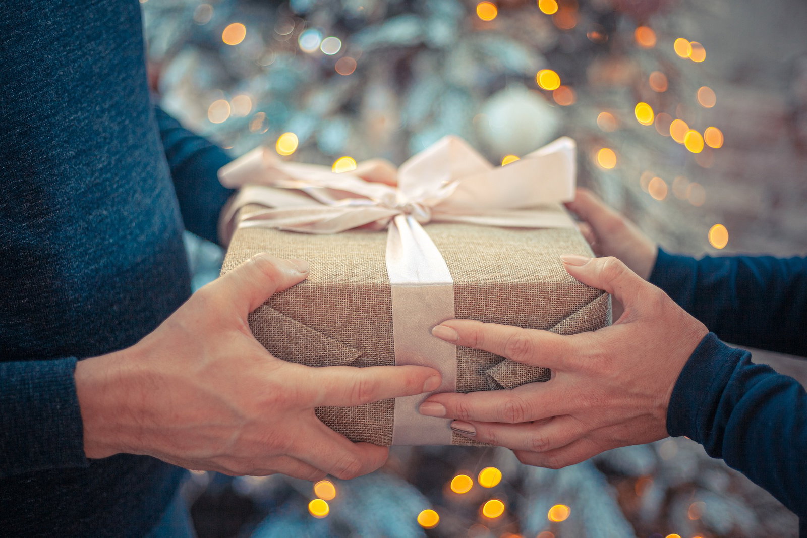 Geschenk übergeben