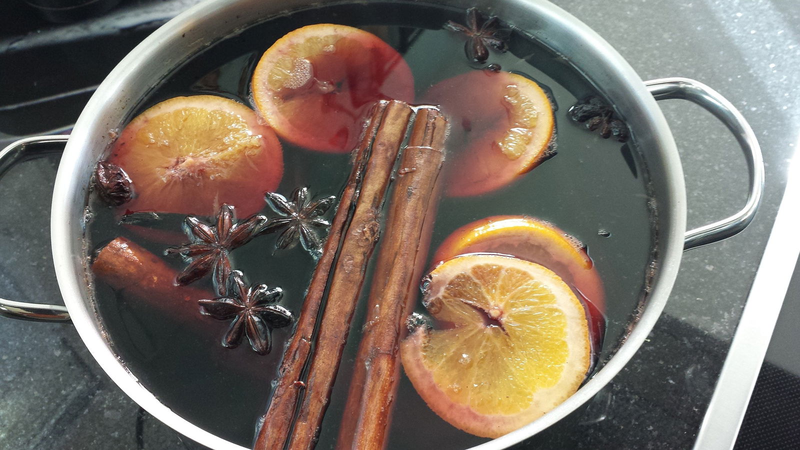 Glühwein kochen