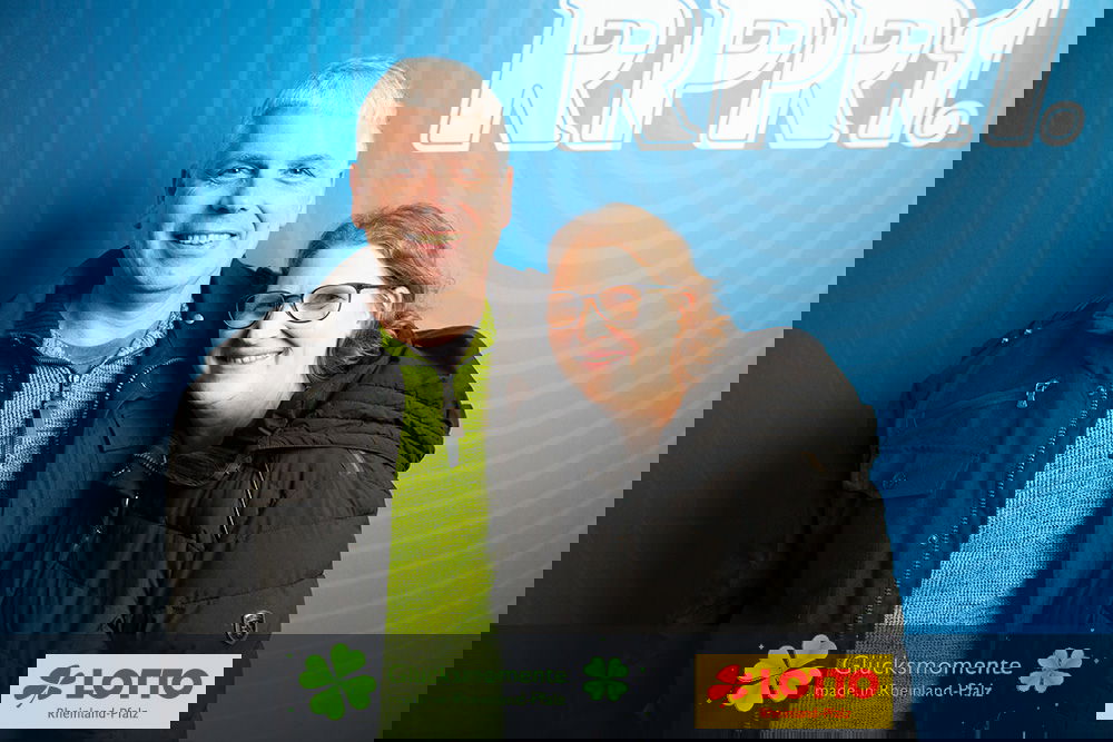 Hörerinnen und Hörer beim Adventskonzert mit Milow