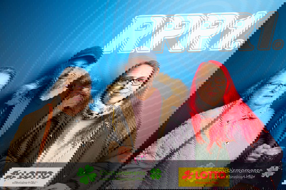 Hörerinnen und Hörer beim Adventskonzert mit Milow