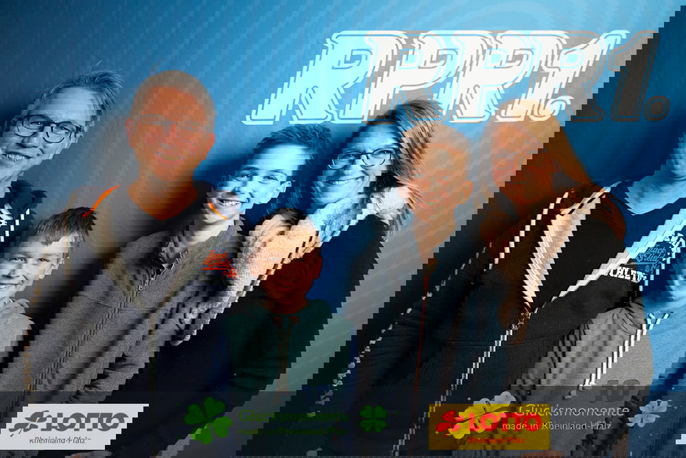 Hörerinnen und Hörer beim Adventskonzert mit Milow