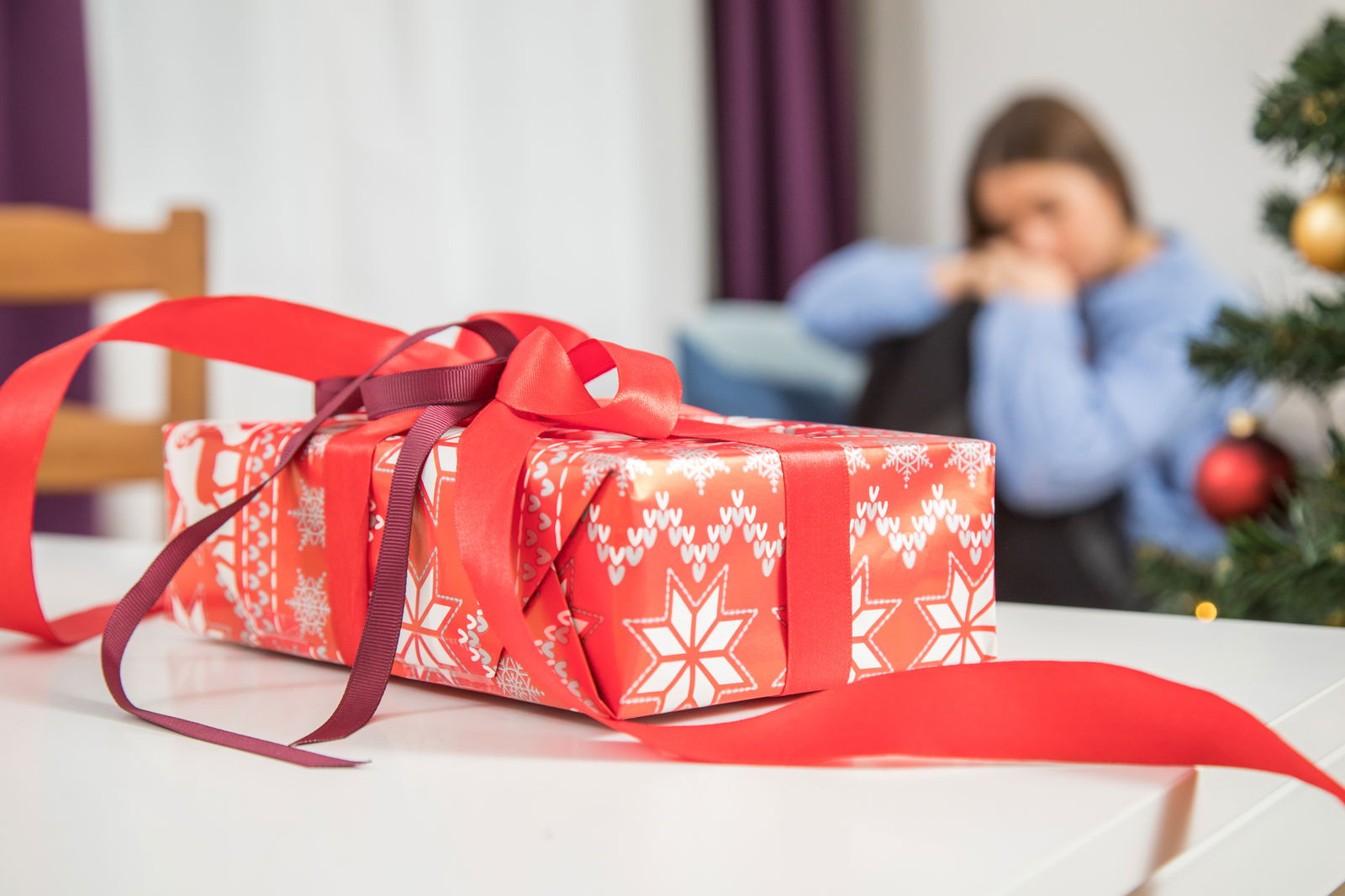 Einsam Weihnachten Geschenk Frau traurig