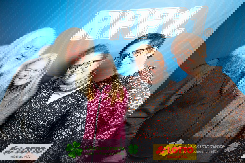 Hörerinnen und Hörer beim Adventskonzert mit Milow