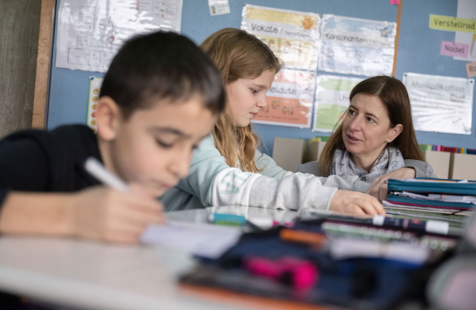 Grundschule Lehrer Lehrerin Schüler Kinder