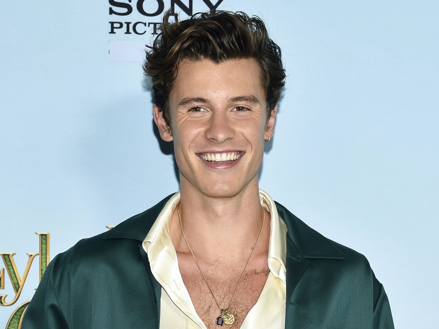 Nach Therapie: Shawn Mendes rasiert sich den Kopf | bigFM