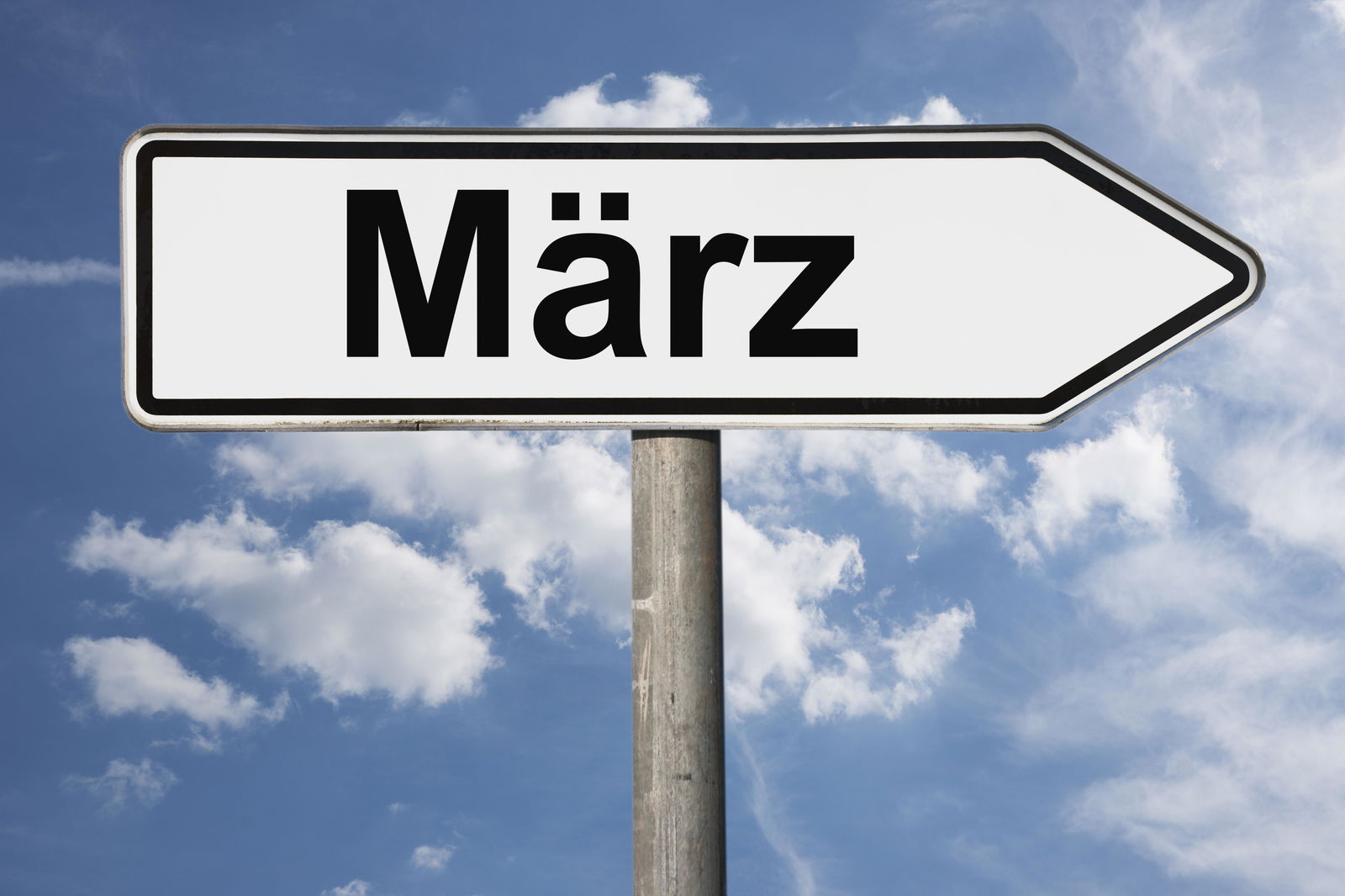 Straßenschild März