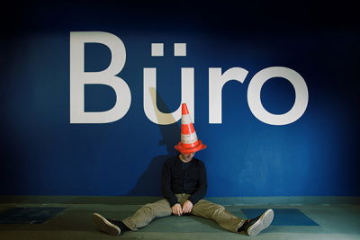 Büro sitzender Mann