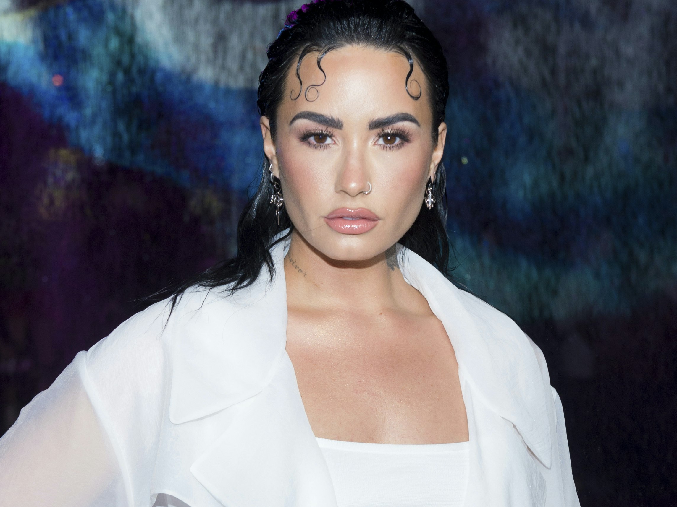 Demi Lovato dunkelbraunes Haar mit Highlights