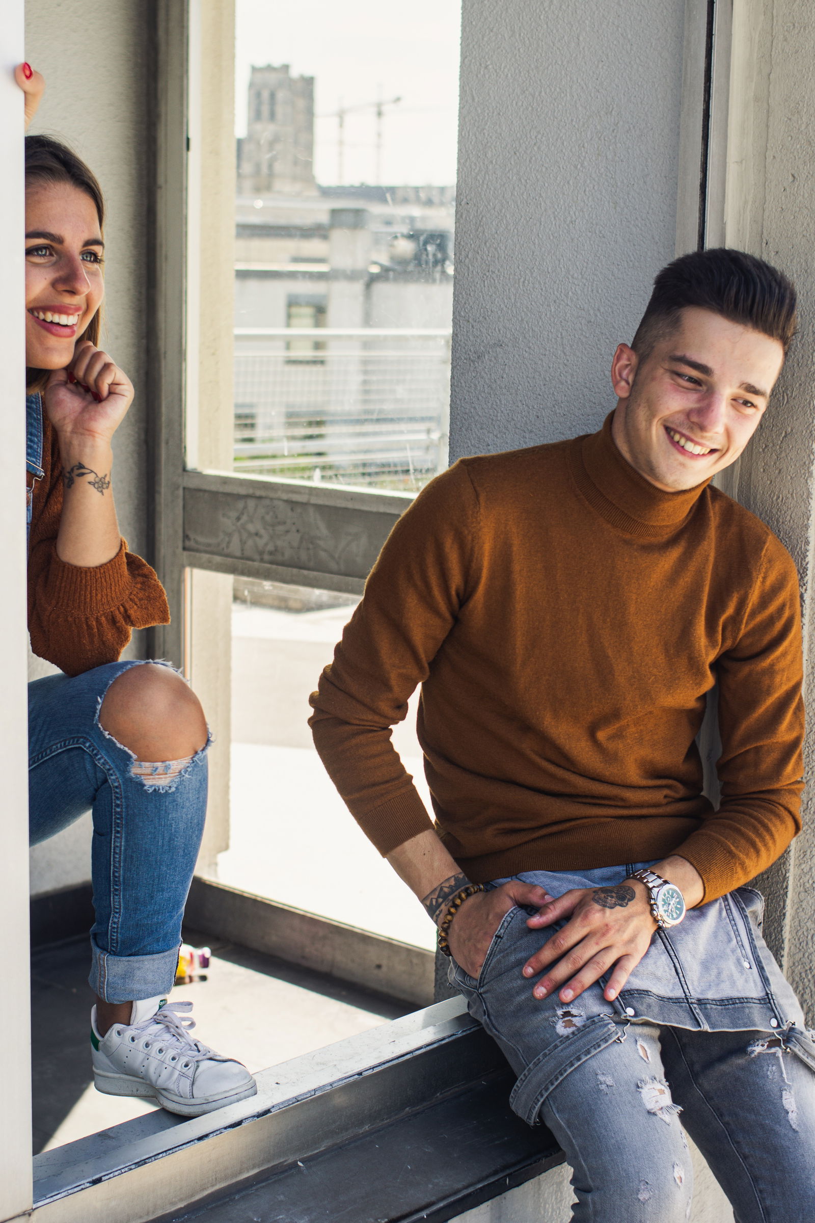 Mann und Frau lächelnd