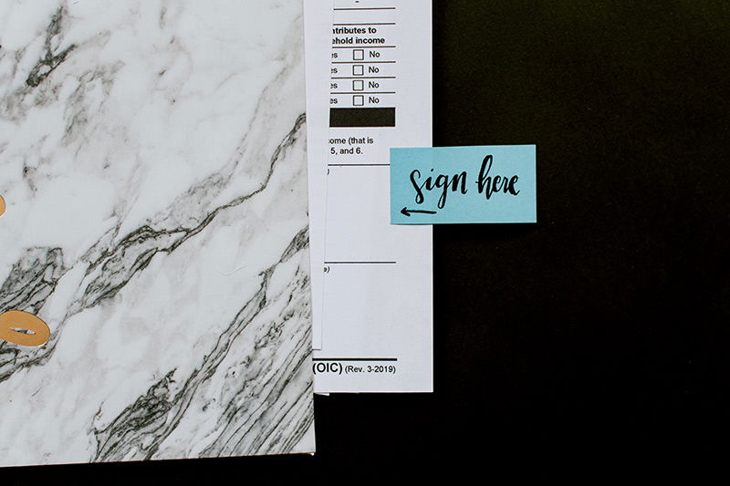 Klebezettel Sign here