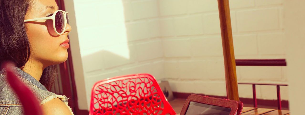 Frau mit Sonnenbrille