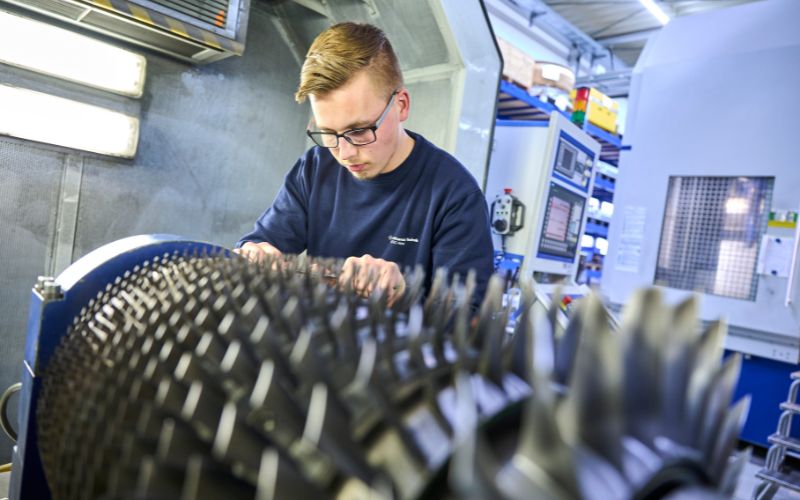 Lufthansa Technik AERO Alzey - Artikel1