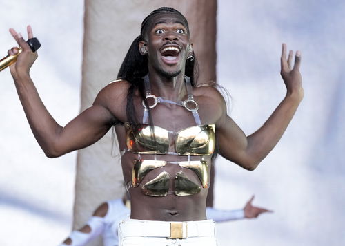 Während Konzert: Lil Nas X mit Sextoy beworfen | bigFM