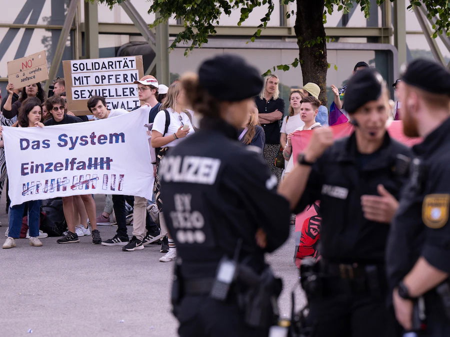 Rammstein - Fans - Keine Bühne für Täter