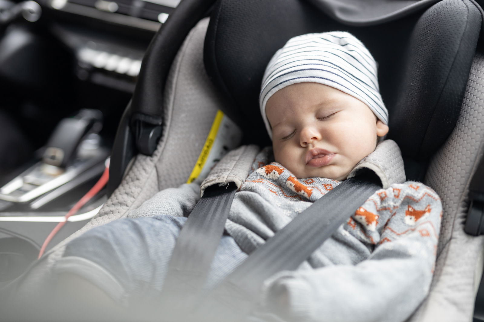 Baby in Autositz