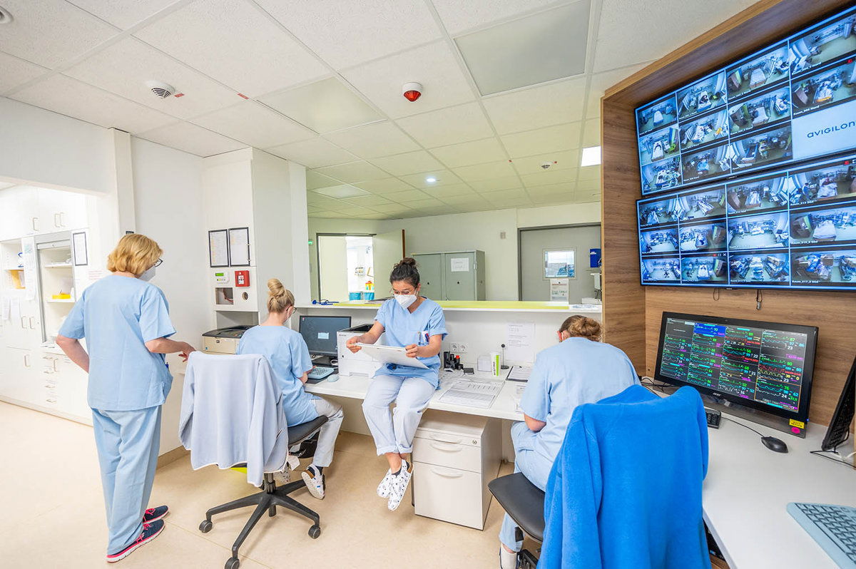 Ärzteteam bei der Überwachung