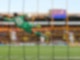 Leipzigs Keeper Janis Blaswich kann das Tor zum 1:1 durch Berns Meschack Elia nicht verhindern.