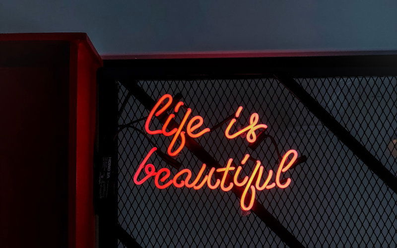 Neonsign Life is beautiful