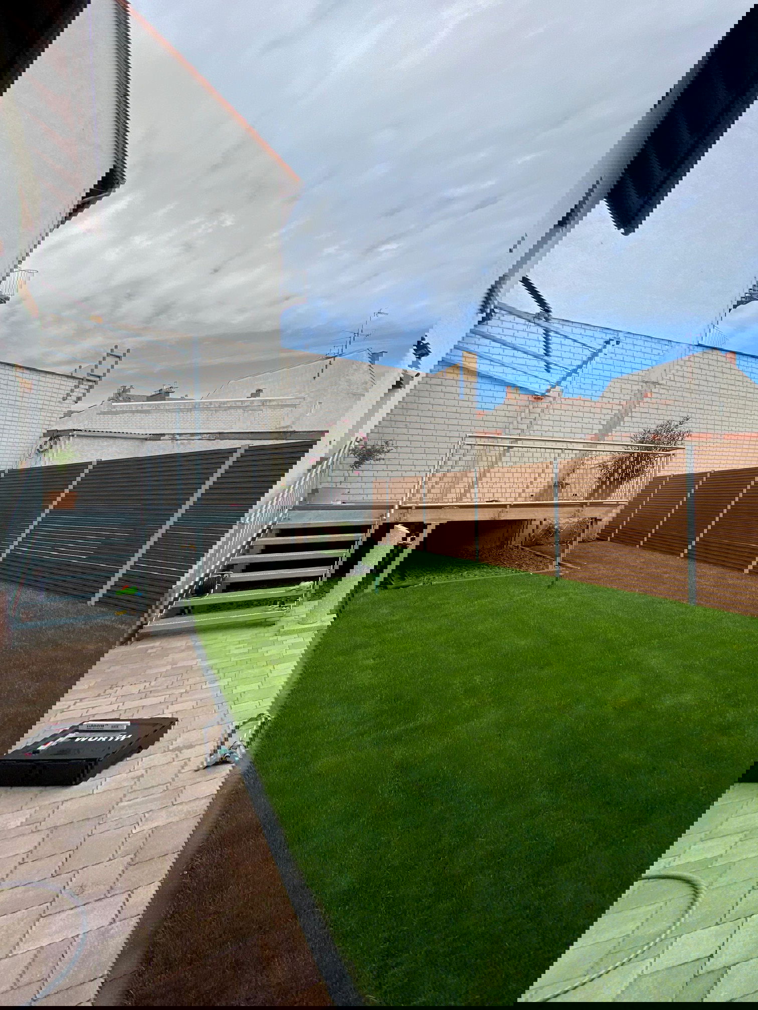 Timothy bekam eine neue Terrasse