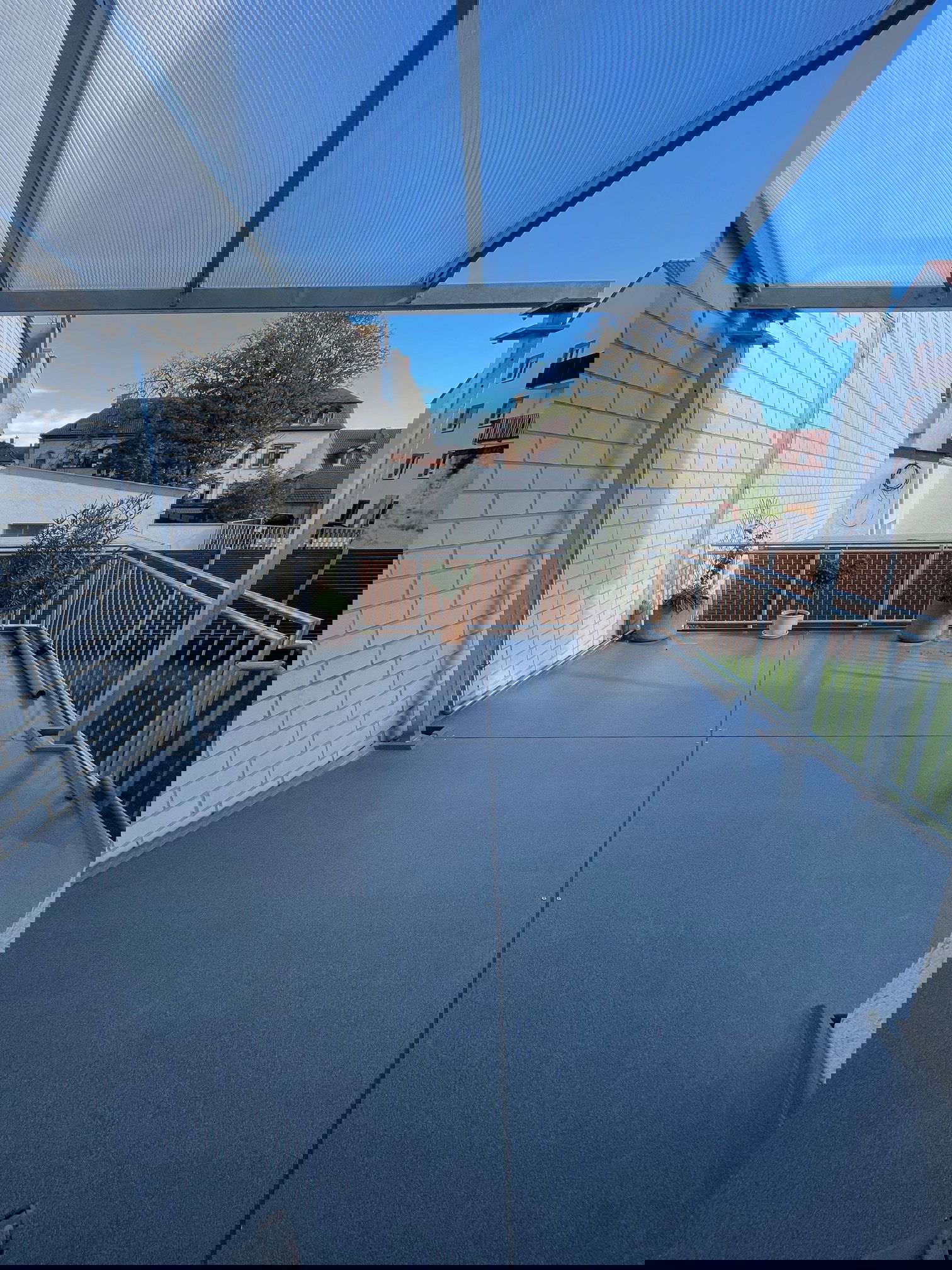 Tolle neue Terrasse für Timothy