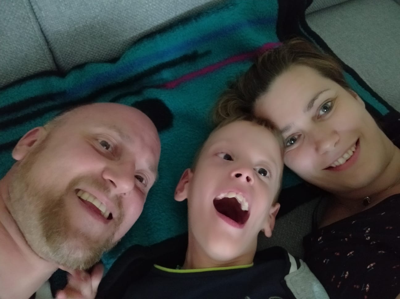 Paul inmitten seiner Eltern