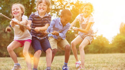 Schifferkinderheim Kinder Tauziehen