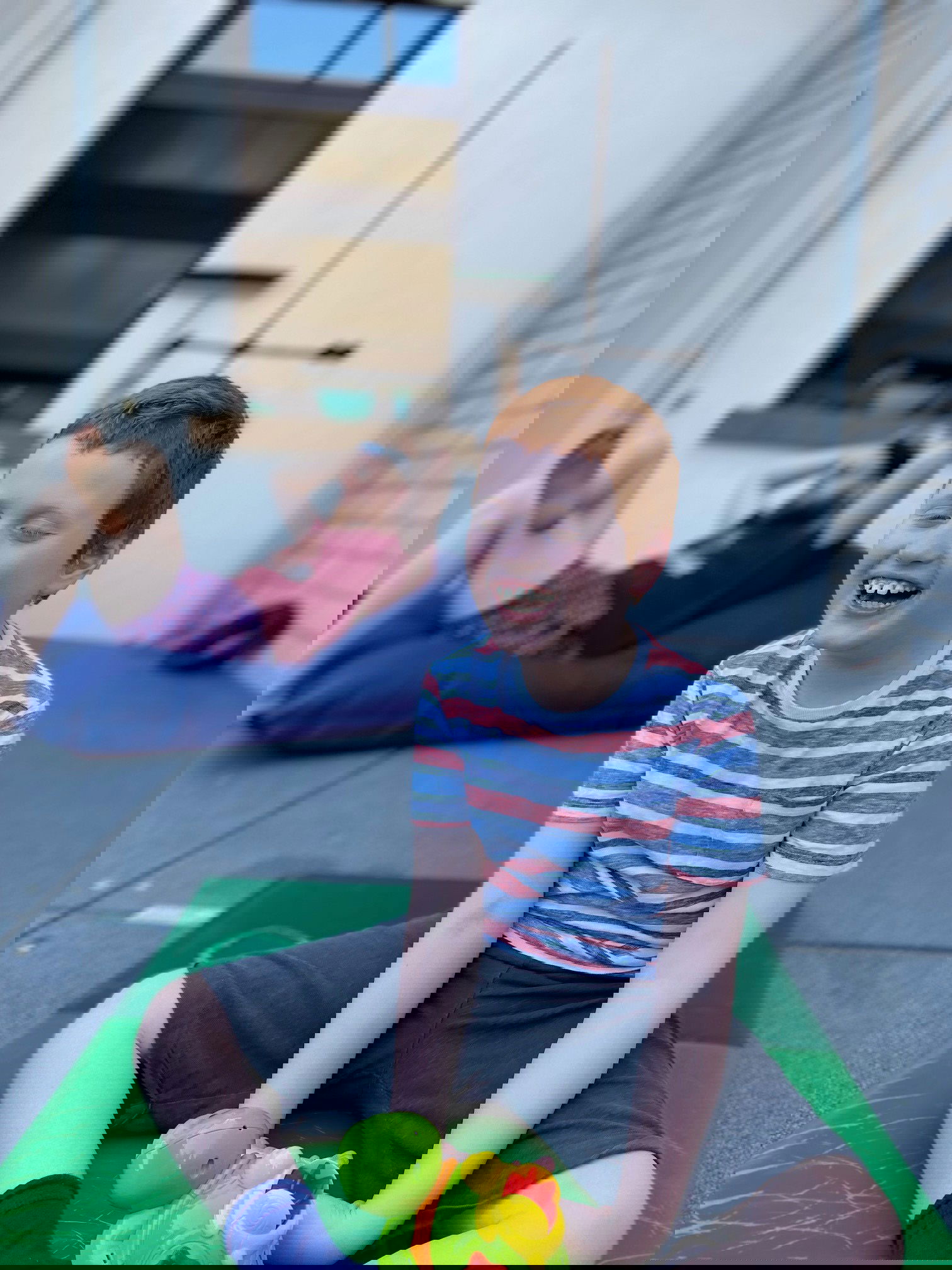 Timothy freut sich über eure Spenden