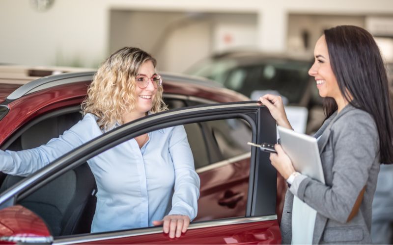 Scherer Automobil Holding GmbH & Co. KG Autohändler Auto Autoverkäufer Autokauf Kundengespräch Kunde Verkauf