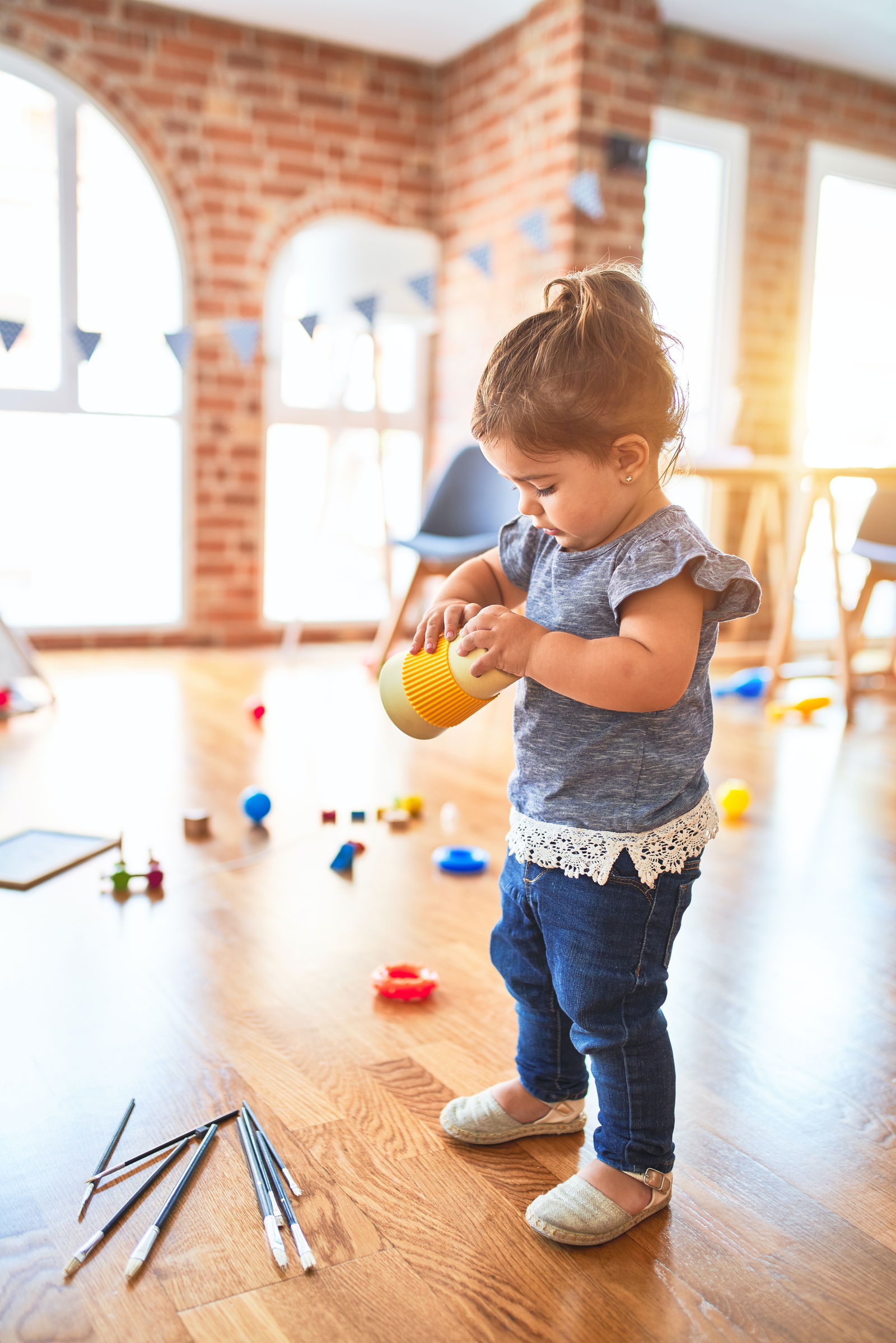 Kinderbetreuung Kindergarten Kind Spielzeug spielen 