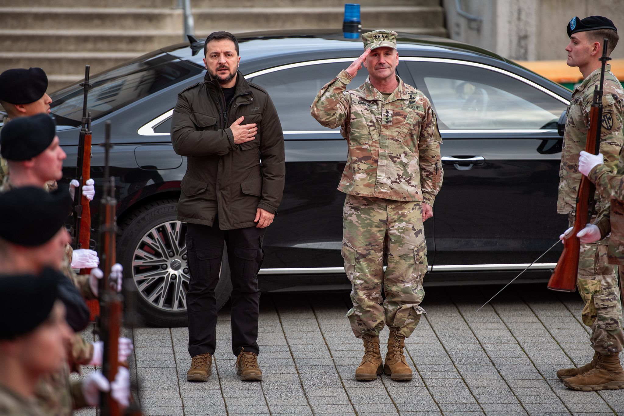 Selenskyj Besucht US-Europa-Hauptquartier | RPR1.