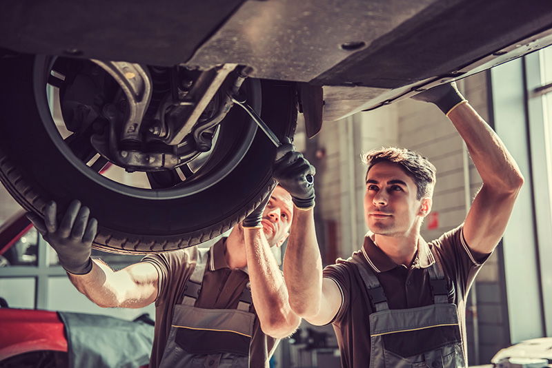 Scherer Automobil Holding GmbH & Co. KG Werkstatt Autowerkstatt Reparieren Mechaniker Auto Ausbildung Handwerker Handwerk