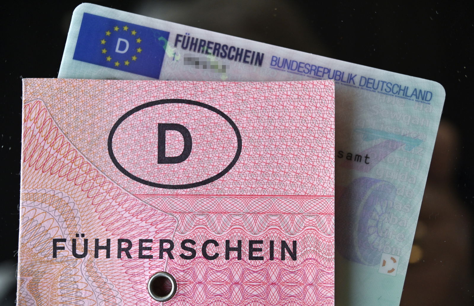 Rosa Lappen gegen Scheckkarten-Führerschein tauschen