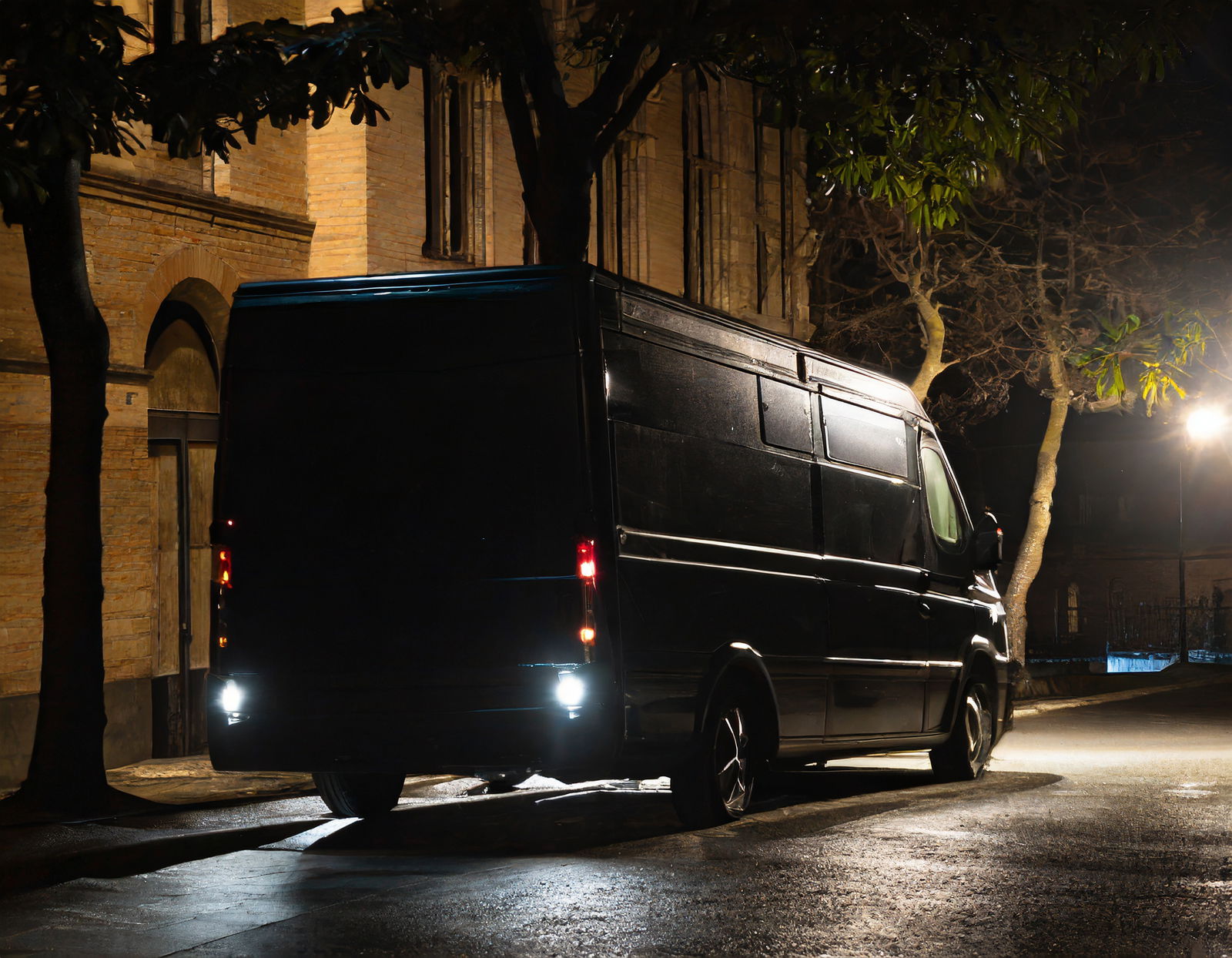 Schwarzer Transporter