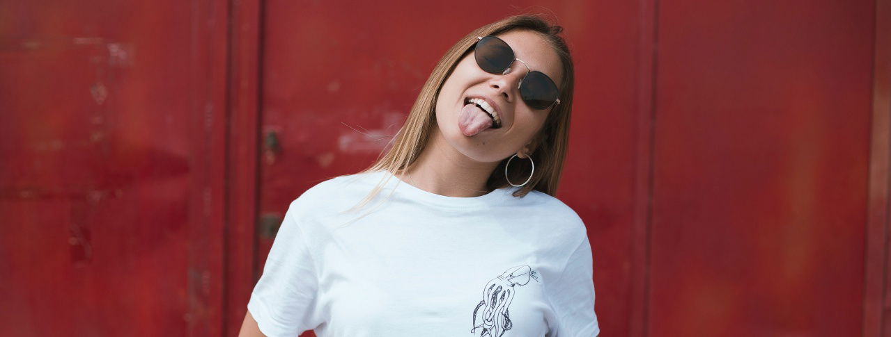 frau mit sonnenbrille