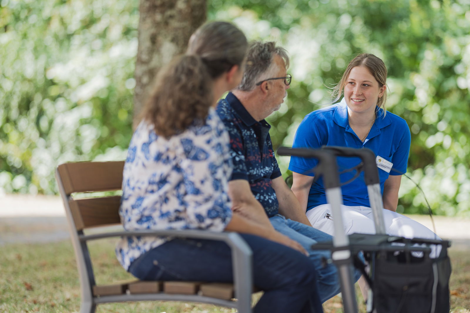 Menschen auf der Bank