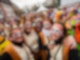 Gruppe kostümierter Frauen feiert Fastnacht in Mainz