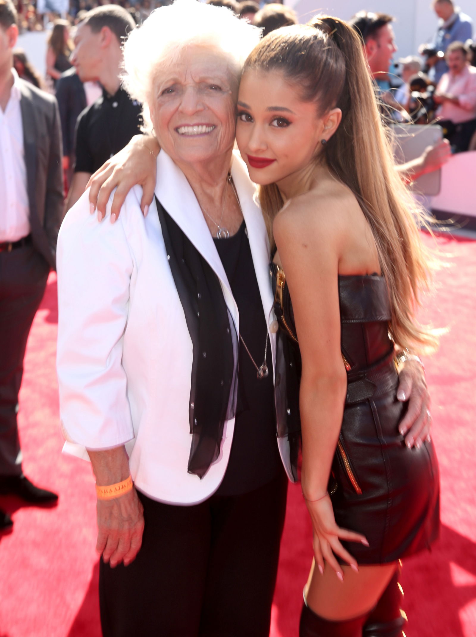 Ariana Grande x Oma