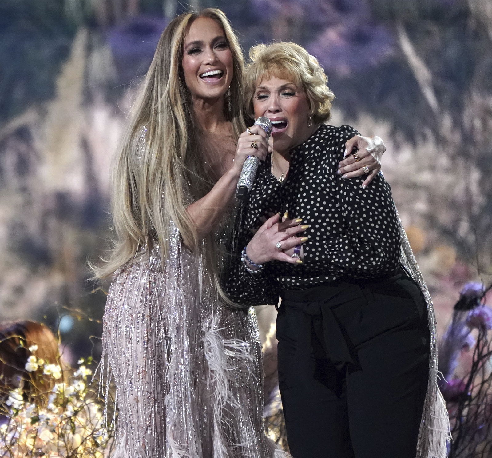 Jennifer Lopez x Mutter