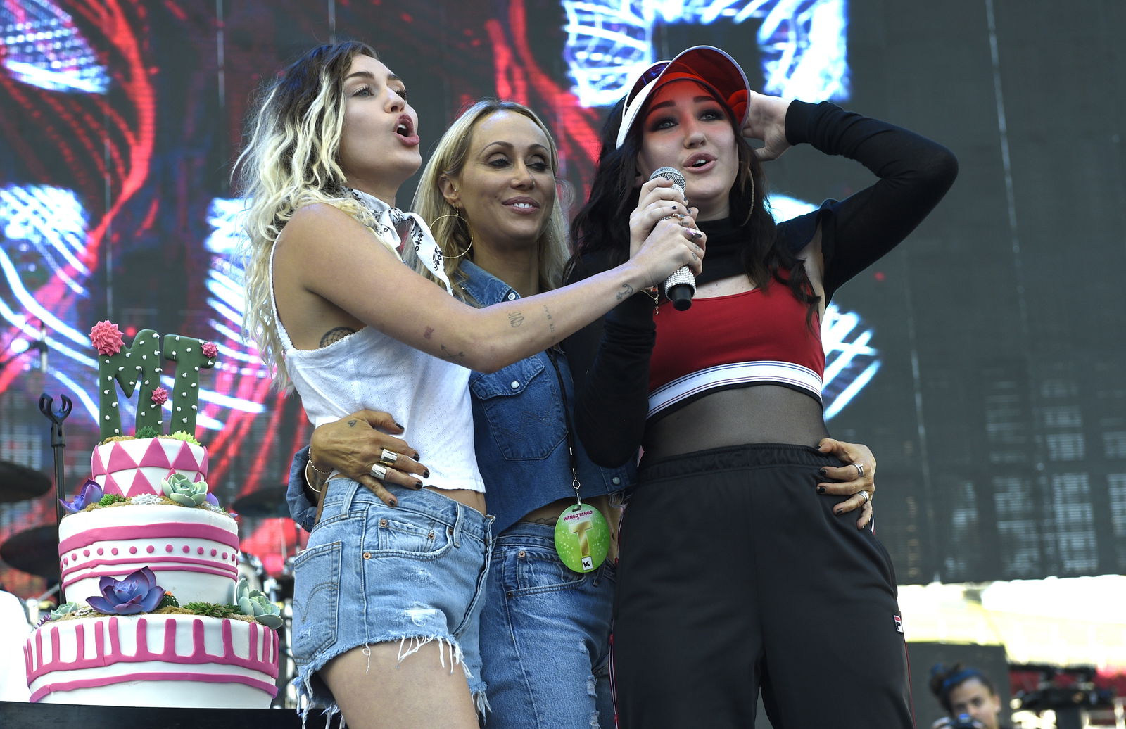 Miley Cyrus, Noah & Tish