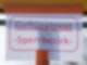 «Geflügelpest - Sperrbezirk» steht auf einem Schild.