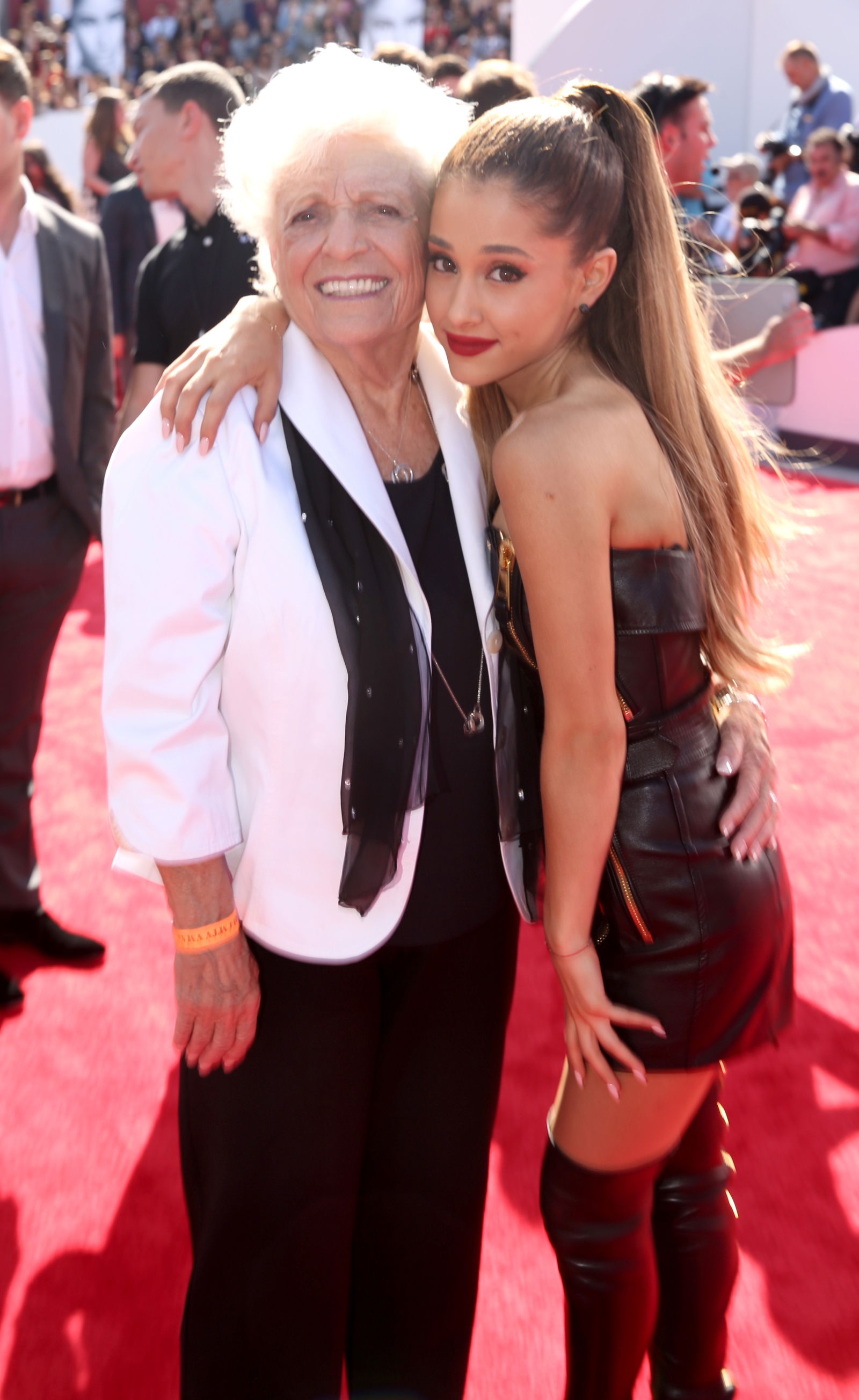 Ariana Grande x Nonna