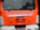 Der Schriftzug Feuerwehr ist auf einem Einsatzfahrzeug der Feuerwehr angebracht.