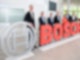 Die Vorstände des Technologie-Konzerns Bosch Christian Fischer (l-r), Markus Forschner, Stefan Grosch, Stefan Hartung (Vorsitzender), Tanja Rückert, Markus Heyn und Frank Meyer stehen bei der Bilanz-Pressekonferenz des Konzerns an einem Bosch Logo.