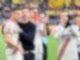 Leverkusens Trainer Xabi Alonso feiert mit seinen Spielern das Remis bei Borussia Dortmund.