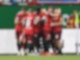 Kaiserslauterns Spieler jubeln nach dem Tor zum 1:2.